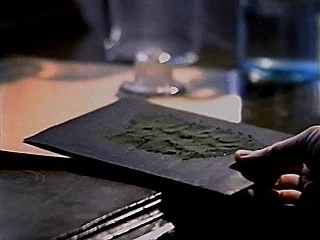 фотопластинка, посыпанная солью