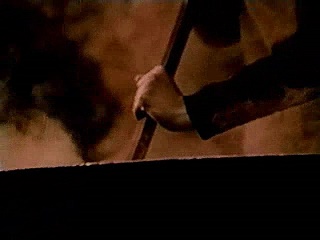 перемешивание кипящей массы в чане